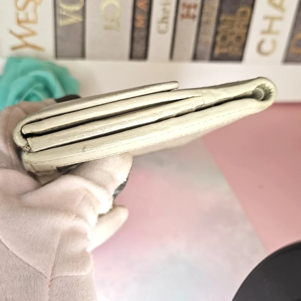 🌟Gucci Guccissima Leather Bifold Vintage Cream Wallet 🤍